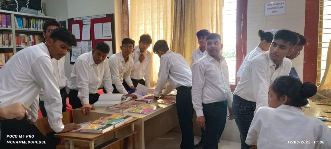 Shree L. R. Tiwari Degree College of Arts, Commerce and Science Mumbai Library photo 10